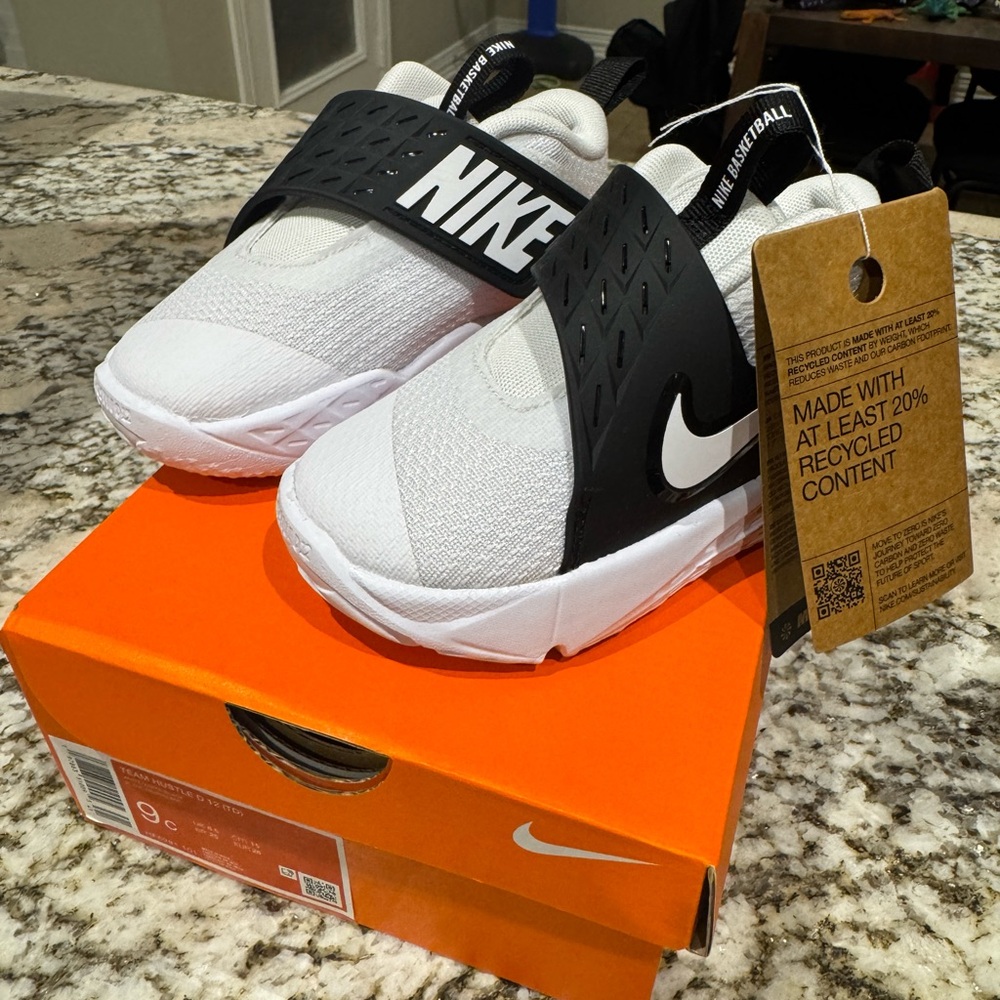 Nike Team Hustle D 12
